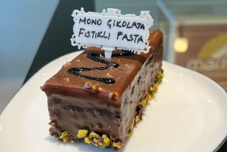Mono Çikolatalı Fıstıklı Pasta